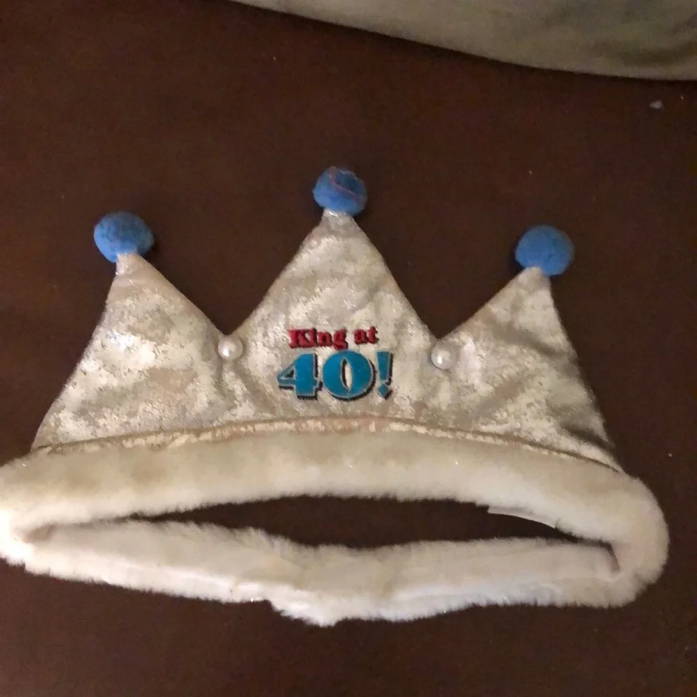 King at 40 Crown NWT